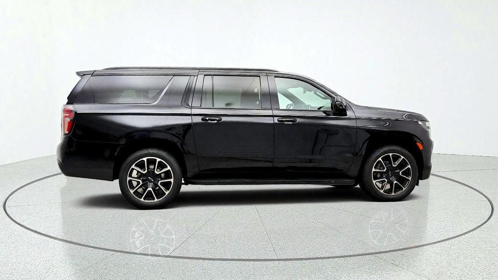 Used 2024 Chevrolet Suburban RST w/ Luxury Package AWD/4WD image 4