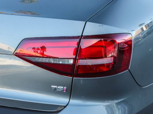 Used 2017 Volkswagen Jetta SE image 11