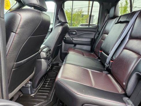 Used 2025 Honda Ridgeline Black Edition image 16