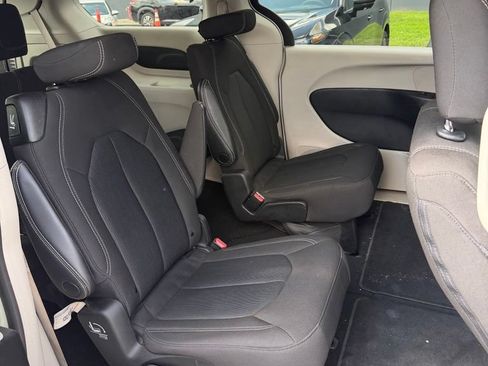 Used 2023 Chrysler Voyager LX FWD image 8
