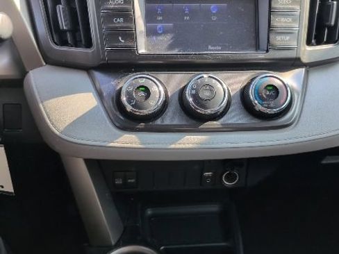 Used 2015 Toyota RAV4 LE AWD/4WD image 14