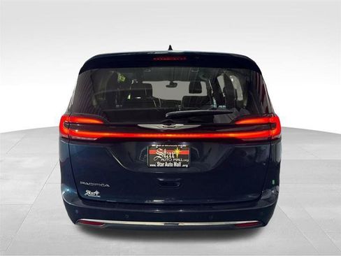 Used 2024 Chrysler Pacifica Touring-L FWD image 6