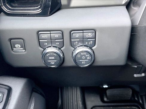 Used 2025 GMC Sierra 3500 AT4 w/ AT4 Premium Plus Package image 33