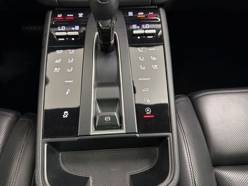 Certified 2024 Porsche Macan S AWD/4WD image 35
