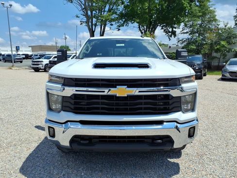 Used 2024 Chevrolet Silverado 2500 LT w/ Convenience Package AWD/4WD image 2