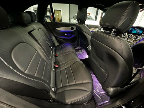Used 2021 Mercedes-Benz GLC 300 4MATIC w/ Premium Package image 17
