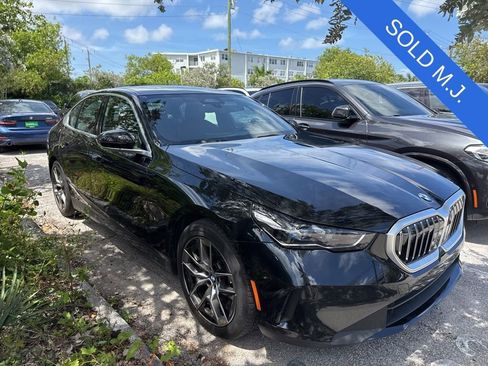 Used 2026 BMW 530i w/ Premium Package RWD image 3