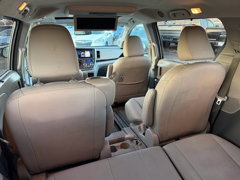 Used 2015 Toyota Sienna XLE Premium image 64
