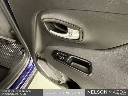 Used 2021 Jeep Renegade Latitude w/ Convenience Group FWD image 23