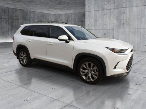 Used 2025 Toyota Grand Highlander FWD image 9
