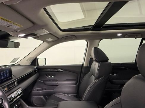 Used 2025 Honda Pilot Elite image 37
