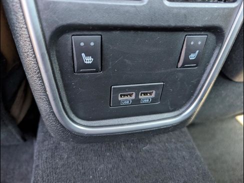 Used 2019 Chrysler 300 Limited RWD image 16