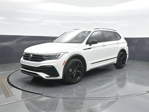 Used 2024 Volkswagen Tiguan SE R-Line w/ MDO Package, Two-Row AWD/4WD image 3