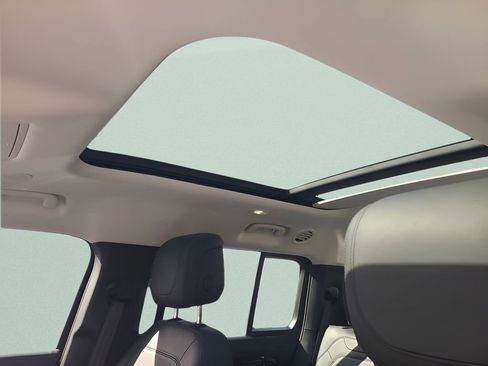 Used 2023 Land Rover Defender 130 First Edition image 27