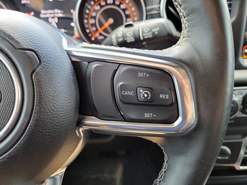Used 2018 Jeep Wrangler Unlimited Sahara w/ Quick Order Package 24M Moab AWD/4WD image 30
