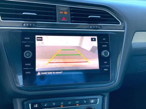 Used 2020 Volkswagen Tiguan SE image 26