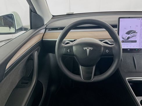 Used 2024 Tesla Model Y Long Range image 16