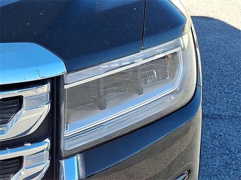 Certified 2023 GMC Acadia SLT image 9