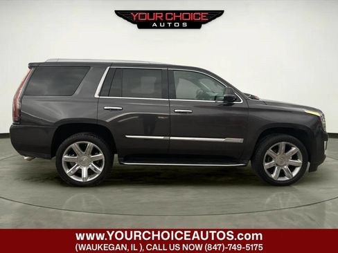 Used 2018 Cadillac Escalade Luxury AWD/4WD image 6