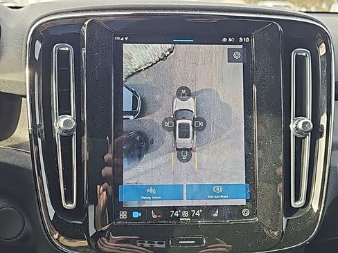 Certified 2023 Volvo XC40 Recharge Plus image 9