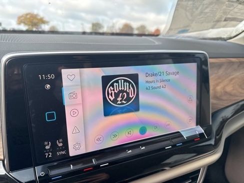 Used 2025 Volkswagen Atlas SE image 18