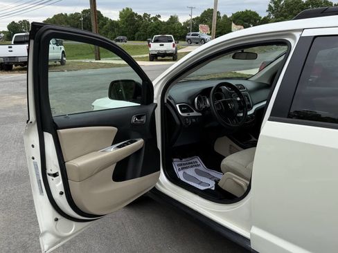 Used 2018 Dodge Journey SXT FWD image 10