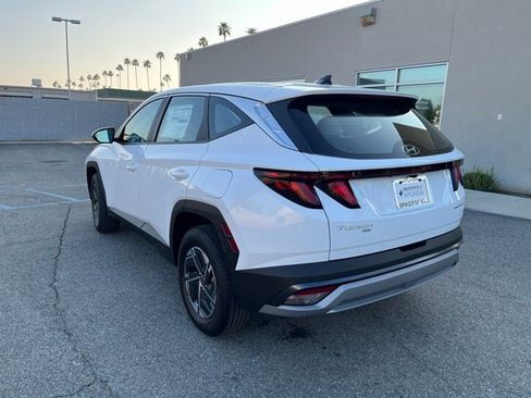 New 2026 Hyundai Tucson Blue SE image 3