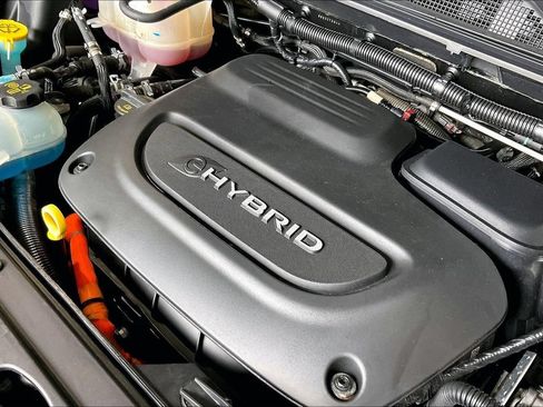 Used 2023 Chrysler Pacifica Limited FWD image 30