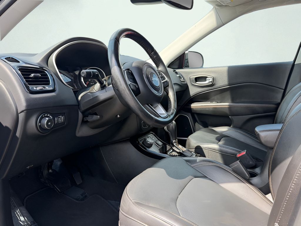 Used 2020 Jeep Compass Limited AWD/4WD image 2