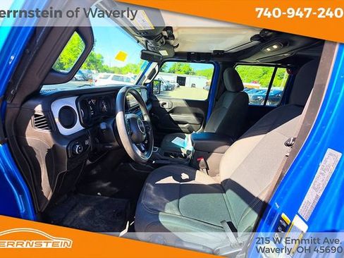Used 2024 Jeep Gladiator Sport AWD/4WD image 13