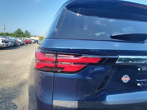 Used 2023 Chevrolet Traverse LT AWD/4WD image 10