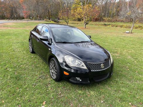 Used 2010 Suzuki Kizashi GTS image 3