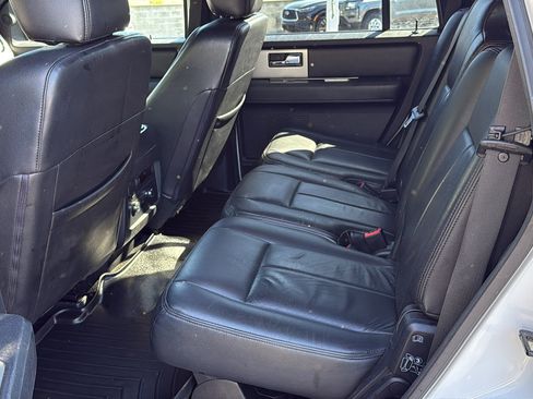 Used 2017 Ford Expedition XLT AWD/4WD image 18