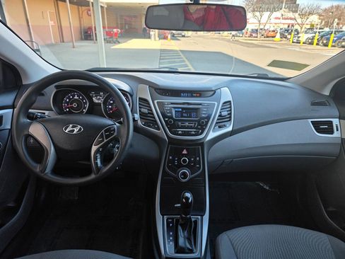 Used 2014 Hyundai Elantra SE image 13