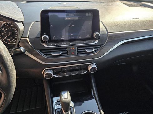 Used 2024 Nissan Altima 2.5 SV FWD image 16
