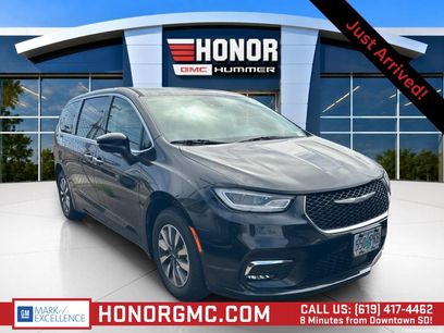 Used 2023 Chrysler Pacifica Touring-L