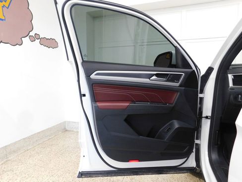 Used 2023 Volkswagen Atlas Cross Sport SEL Premium R-Line image 25