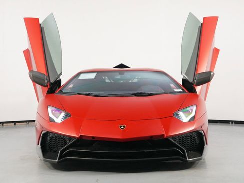 Used 2017 Lamborghini Aventador S image 12