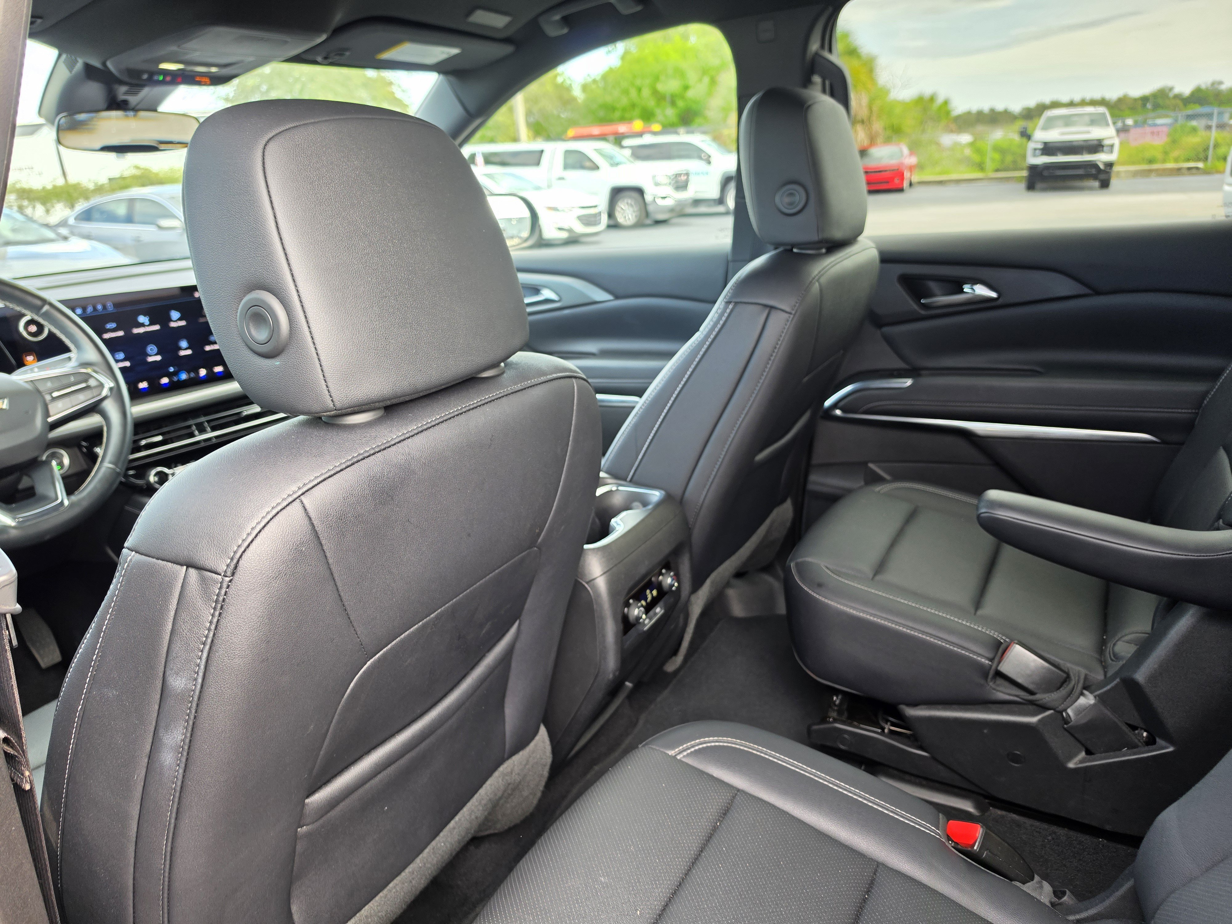 Certified 2025 Chevrolet Traverse LT FWD image 11