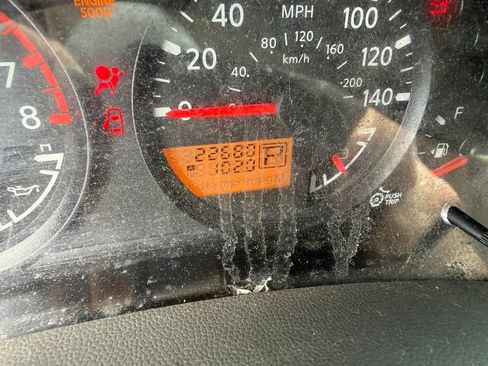 Used 2010 Nissan Frontier SE AWD/4WD image 12