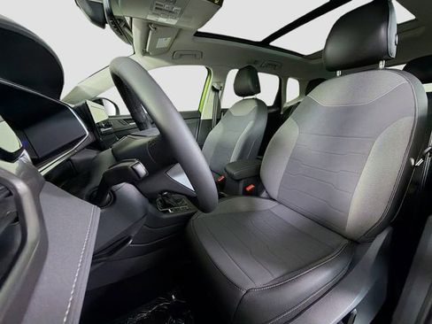 New 2026 Volkswagen Taos SE FWD image 11
