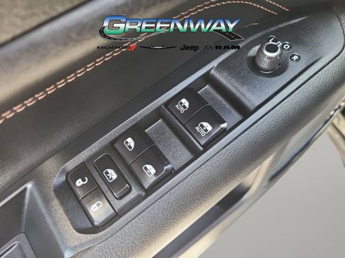 Used 2023 Jeep Compass Limited image 15