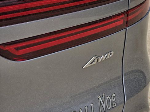 Used 2025 Genesis GV70 2.5T w/ Select Package image 8