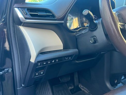 Used 2022 Toyota Sienna Platinum AWD/4WD image 14