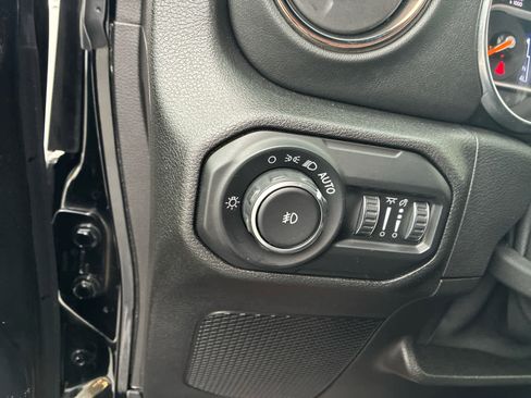 Used 2021 Jeep Wrangler Unlimited Sahara image 19