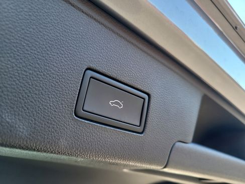 Used 2021 Volkswagen Atlas Cross Sport SE image 12