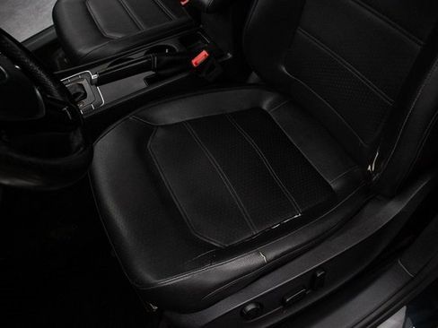 Used 2018 Volkswagen Passat 2.0T R-Line image 27