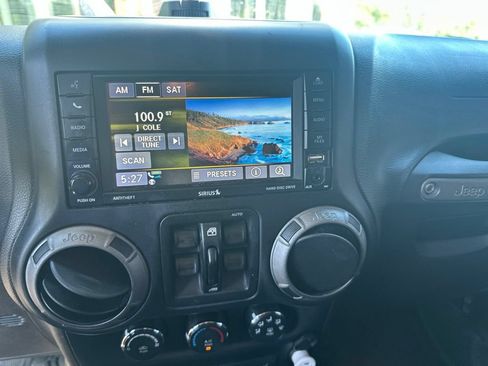 Used 2017 Jeep Wrangler Unlimited Sport w/ Quick Order Package 24S AWD/4WD image 4