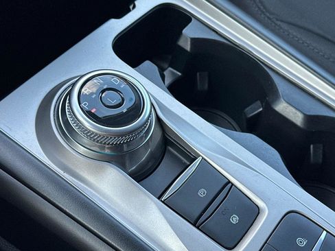 Used 2023 Ford Explorer XLT image 24