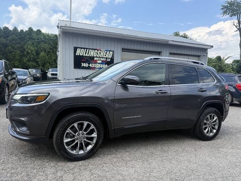 Used 2019 Jeep Cherokee Latitude Plus w/ Cold Weather Group AWD/4WD image 1
